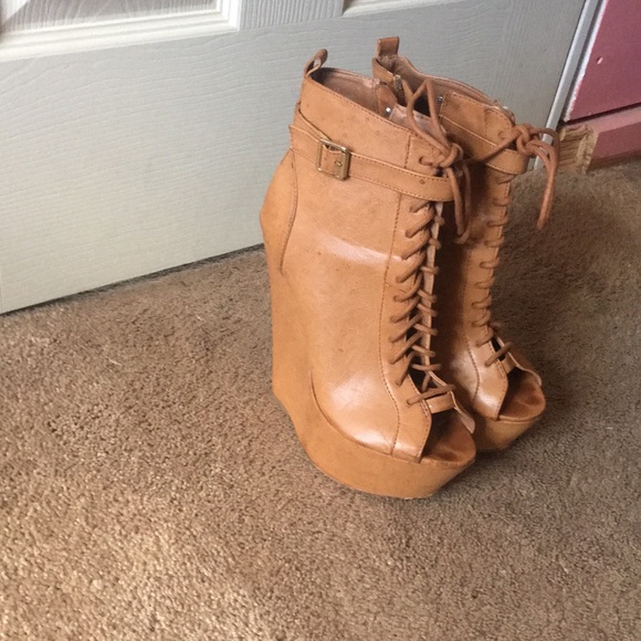 Used - Picture 2 of 3